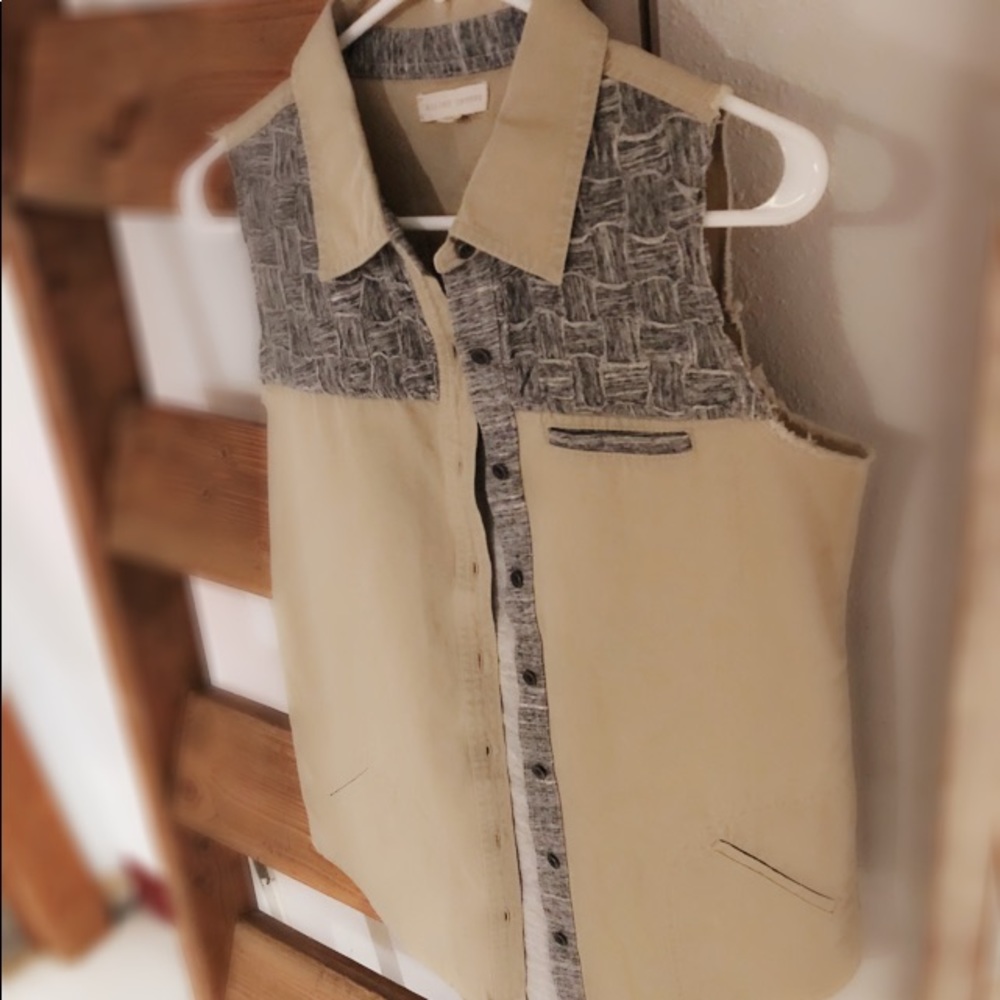 Buckle button up vest